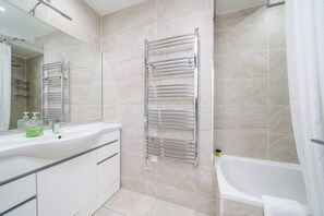 Shower, hair dryer, towels