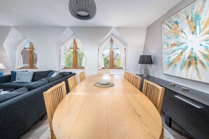 Dining - Chic 2BR Battersea Flat - Terrace & Pet-Friendly (London)