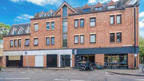 A multi-story brick building with a row of shops on the ground floor. - Beautiful 2 bed flat near Battersea park (London)