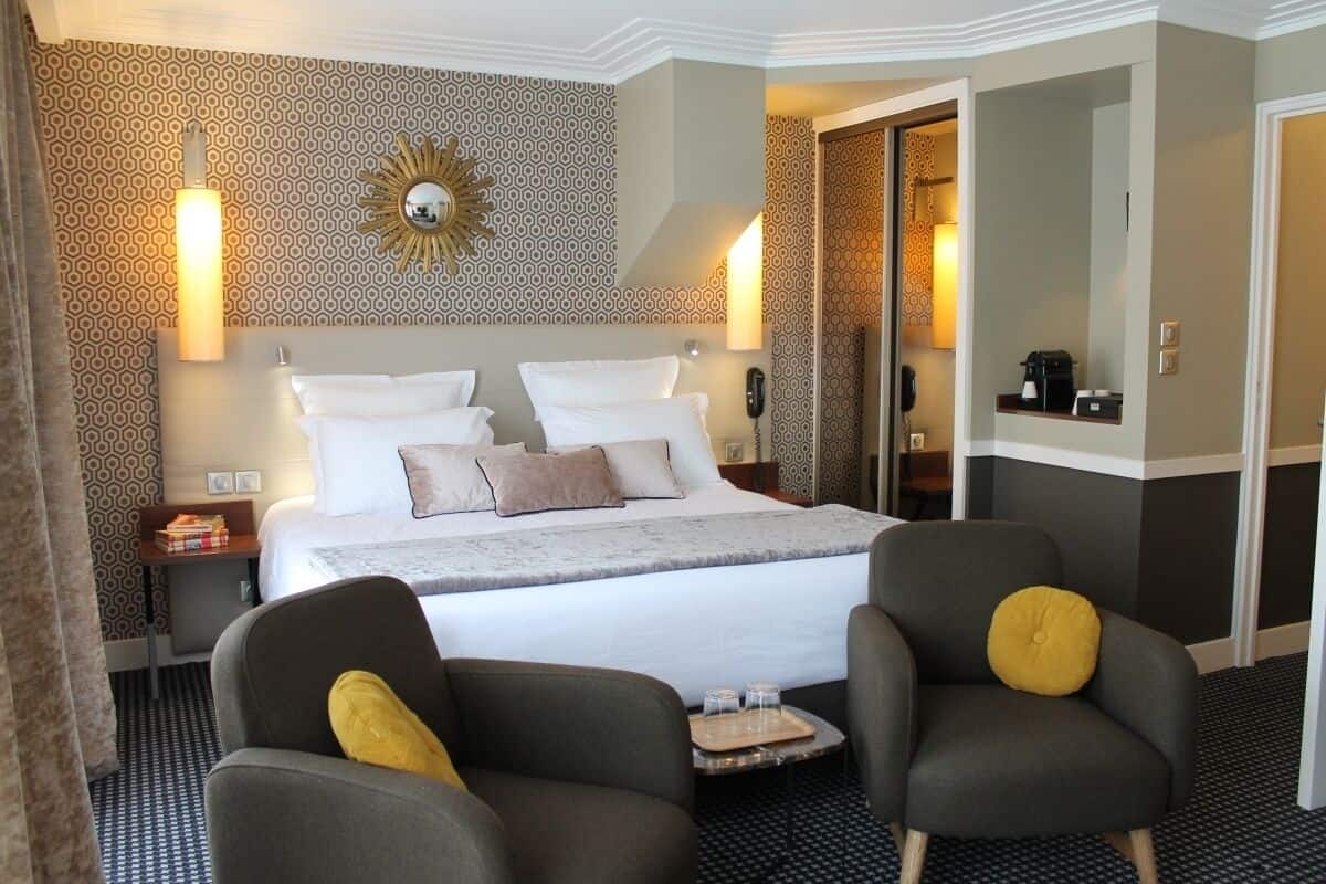 Junior Suite | In-room safe, desk, soundproofing, iron/ironing board