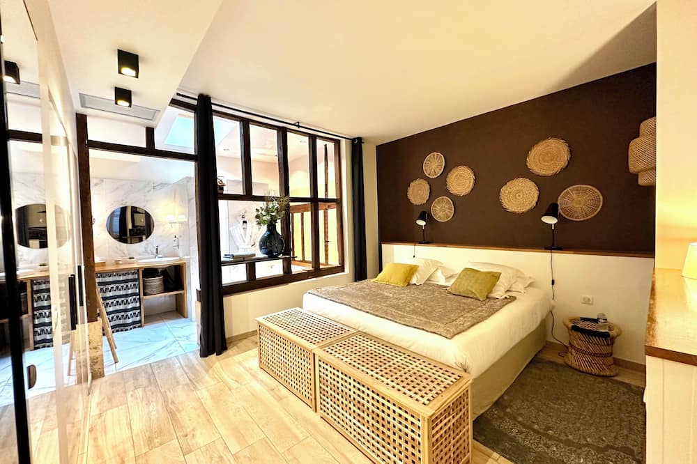 MAISON LIA