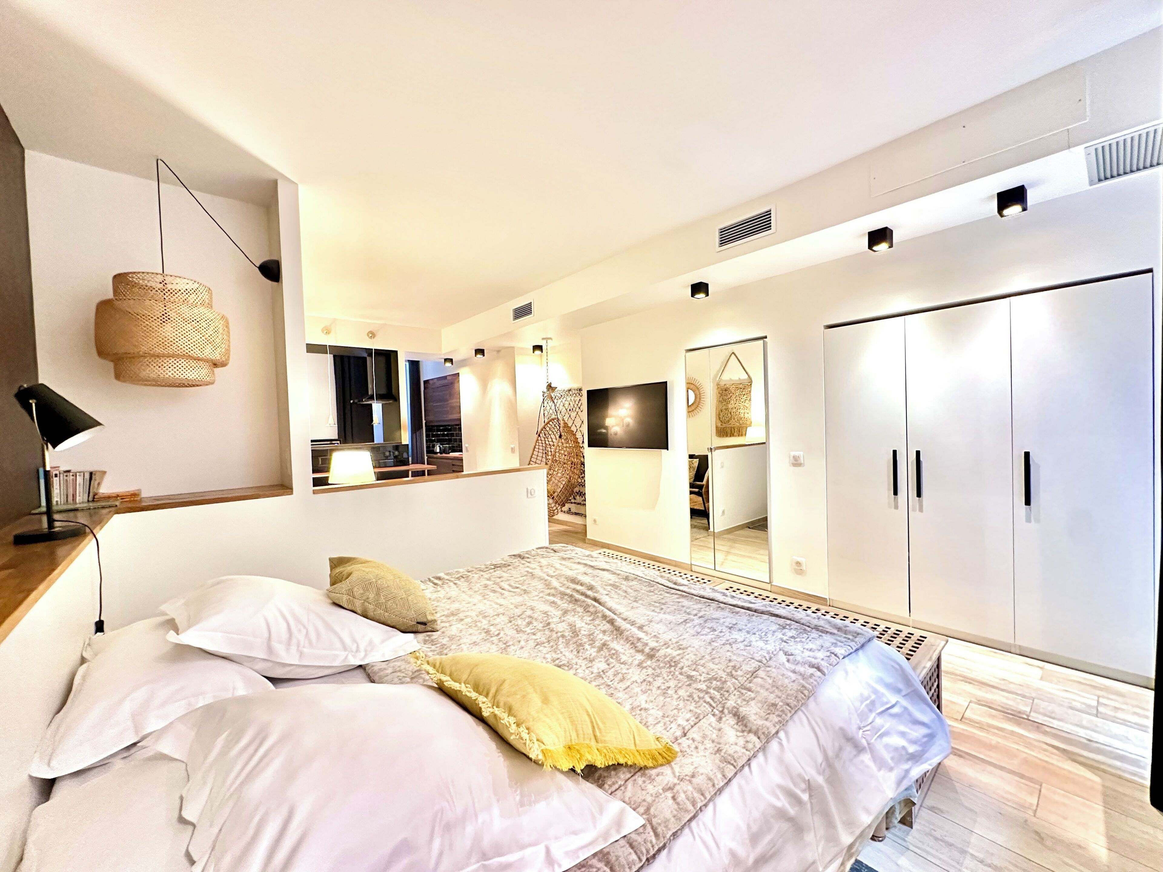 Studio Lia | In-room safe, desk, soundproofing, iron/ironing board