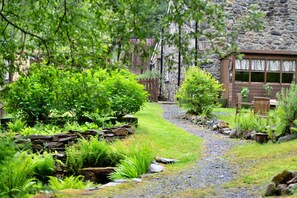 Cottage | Garden