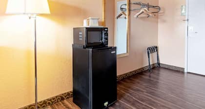 Utica Stay Inn