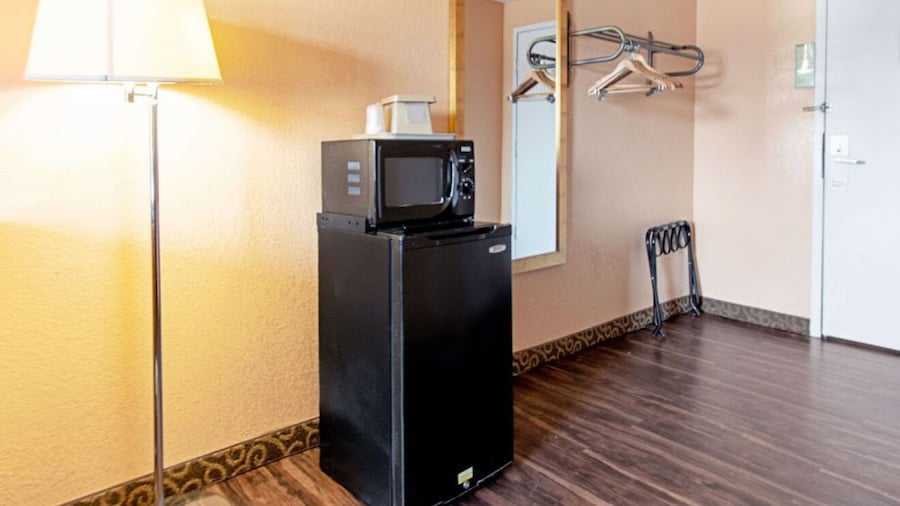 Utica Stay Inn