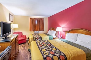 Desk, laptop workspace, free WiFi - Utica Stay Inn (Utica)