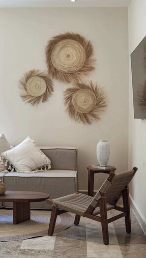 Télévision, chaîne hi-fi, espaces bureaux