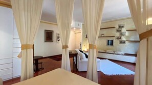 WiFi, bed sheets