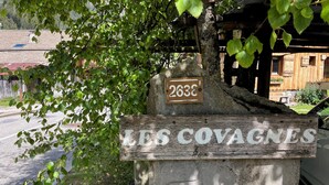 A wooden sign with 'LES COVAGNES' and a number '2638' indicating a property or location. - Appartment 4 persons in Morzine (Morzine)