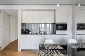 Kühlschrank, Mikrowelle, Geschirrspüler