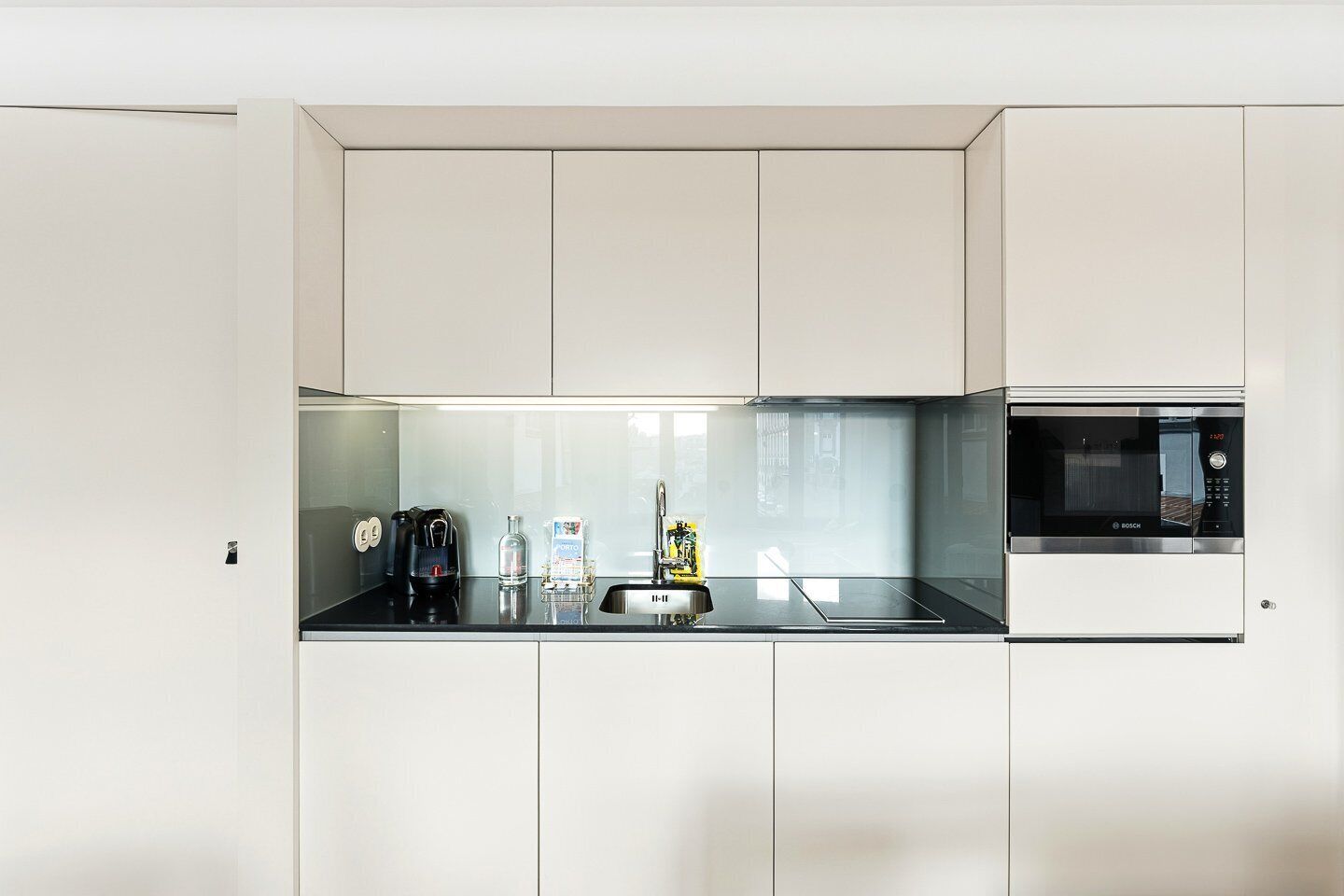 Réfrigérateur, micro-ondes, four, lave-vaisselle