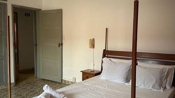 3 habitaciones, tabla de planchar con plancha, wifi y ropa de cama