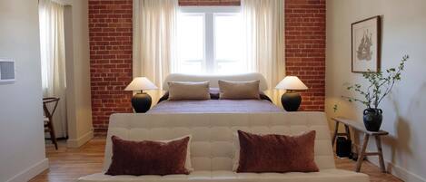 1 sovrum, skrivbord, strykjärn/strykbräda och wi-fi