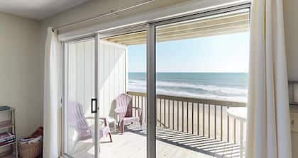 Surf City Getaway - Pool & Ocean Views Villa