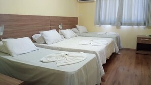 Comfort Triple Room | Desk, laptop workspace, WiFi (free), bed sheets - Hotel Itavera Acqua (Presidente Epitácio)
