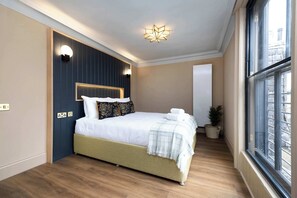 1 bedroom, iron/ironing board, WiFi, bed sheets - Spacious Apartment with Castle View (Edinburgh)