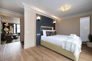 1 slaapkamer, een strijkplank/strijkijzer, wifi, beddengoed