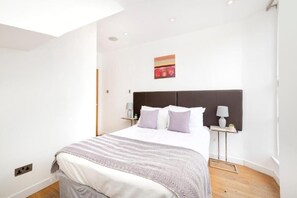 2 bedrooms, iron/ironing board, WiFi, bed sheets - Superb Flat in the Heart of Edinburgh (Edinburgh)