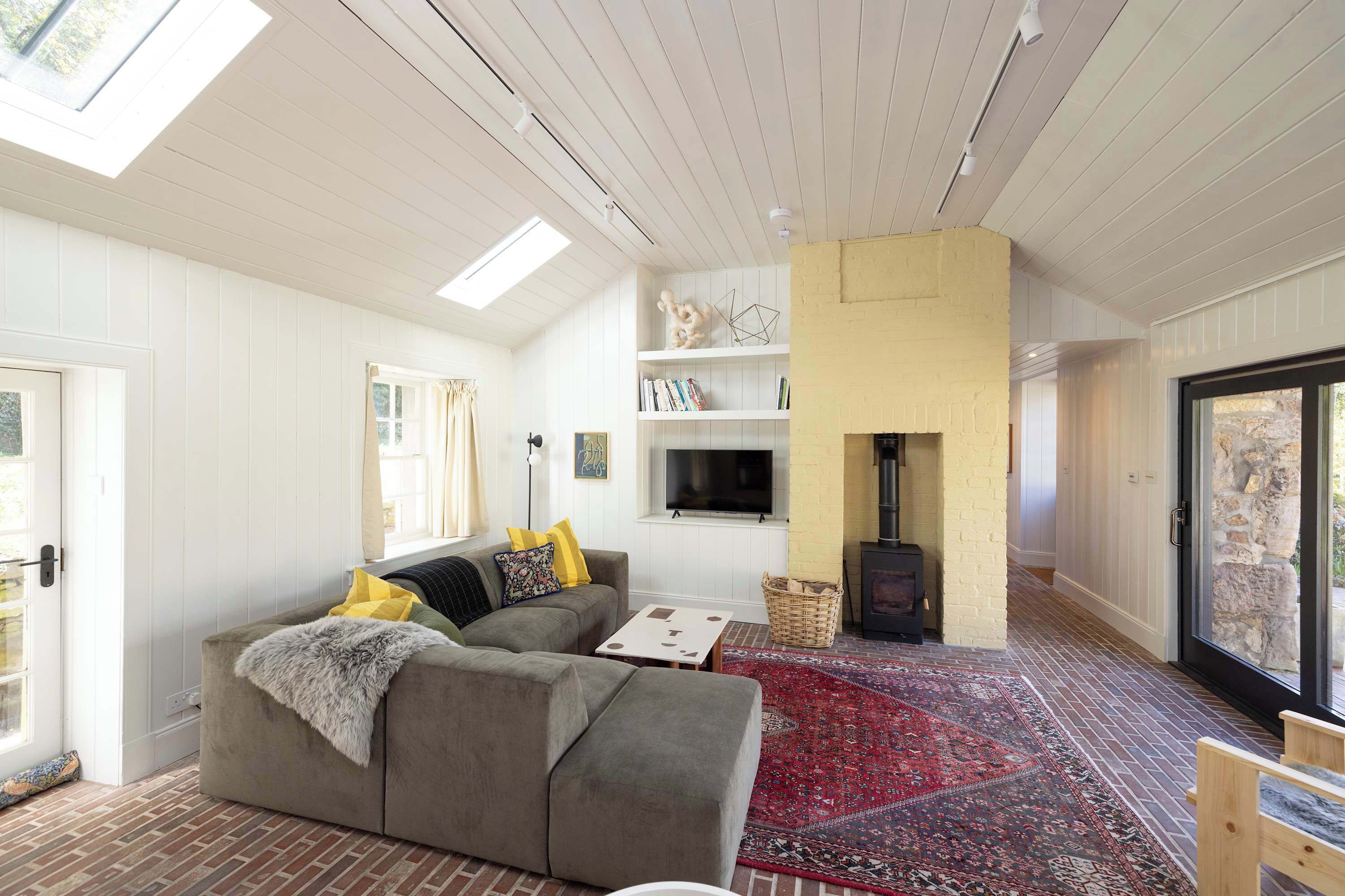 TV, fireplace, offices