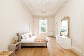 4 chambres, fer et planche à repasser, Wi-Fi, draps fournis