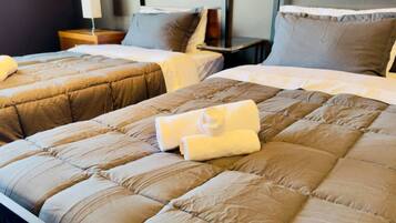 5 bedrooms, desk, WiFi