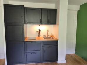 Réfrigérateur, four à micro-ondes, lave-vaisselle