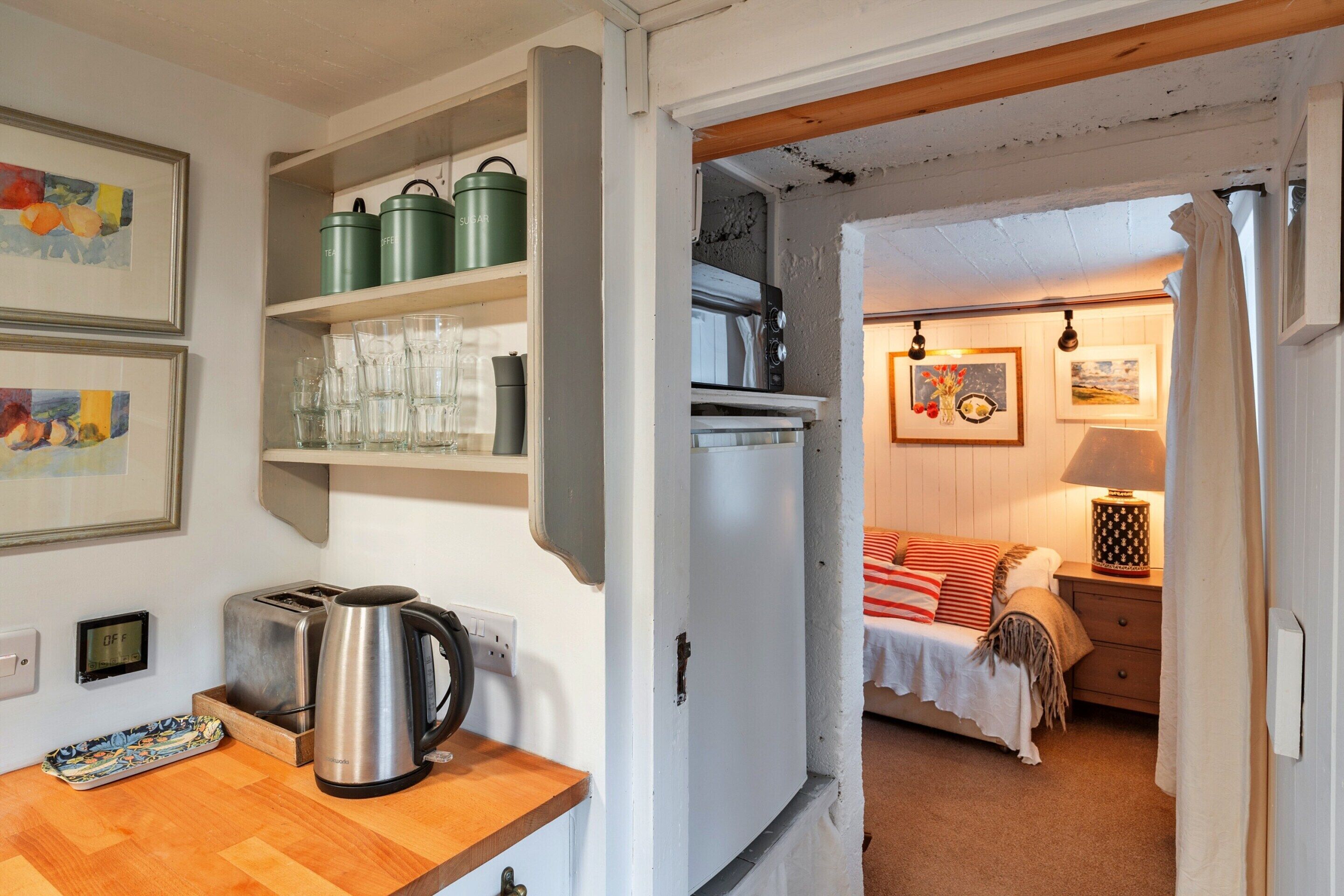 Cottage | Private kitchen | Cookware/dishes/utensils