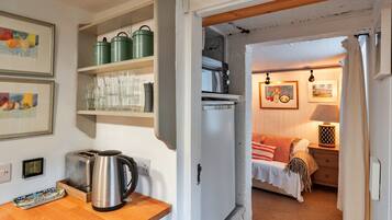 Cottage | Private kitchen | Cookware/dishes/utensils