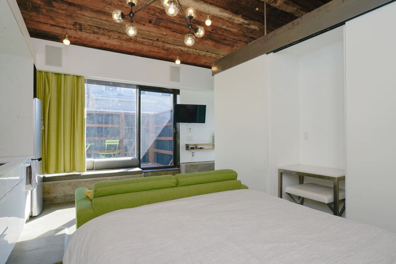 Desk, iron/ironing board, free WiFi, bed sheets