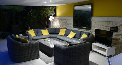 Appartement en rez de jardin avec piscine