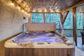 Indoor spa tub