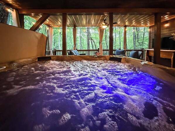 Outdoor spa tub