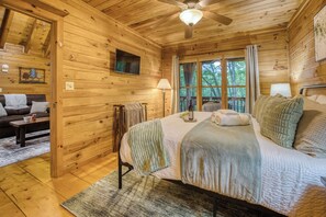 2 bedrooms, desk, iron/ironing board, WiFi