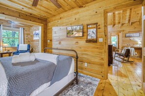 2 bedrooms, desk, iron/ironing board, WiFi