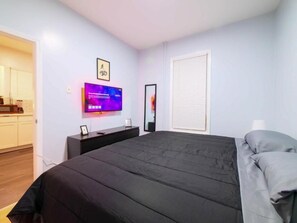 2 quartos, ferros/tábuas de passar roupa, Wi-Fi, roupa de cama