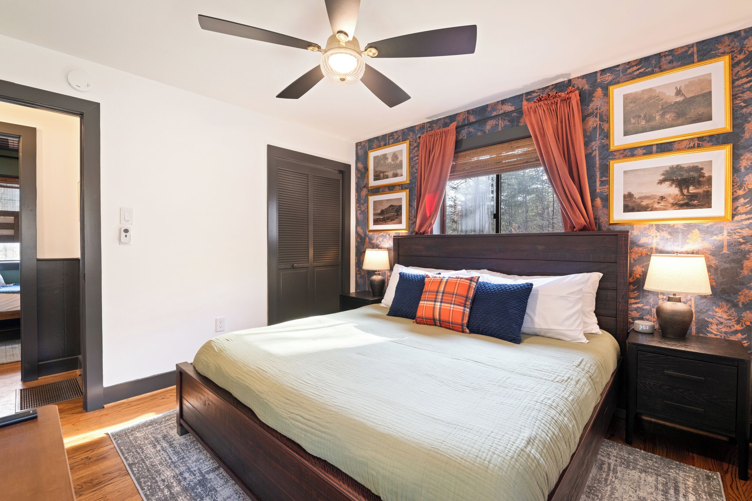 2 chambres, bureau, fer et planche à repasser, lit parapluie