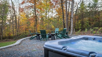 Bañera de hidromasaje al aire libre