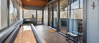 Secluded•Hot tub•Fire pit•Pet-friendly Cabin