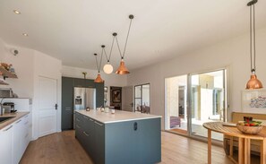 Fridge, microwave, dishwasher, coffee/tea maker