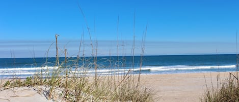 Beach nearby, sun-loungers, beach towels