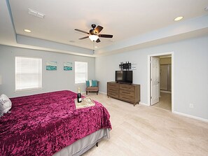 3 habitaciones, tabla de planchar con plancha, wifi y ropa de cama 
