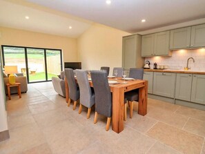Cottage | Dining