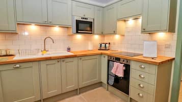 Cottage | Private kitchen | Highchair