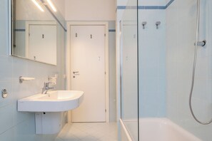 Asciugacapelli, bidet, asciugamani