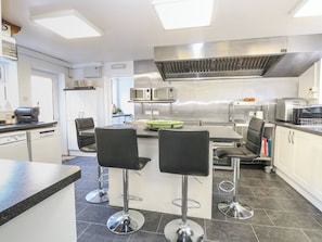 Batterie de cuisine, vaisselle et ustensiles