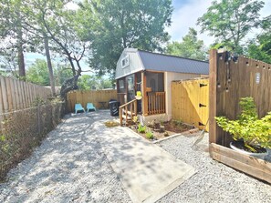 Exterior - Charming 2 bedroom tiny barn with WiFi and AC in quaint Casselberry (Casselberry)