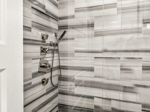 Douche, séchoir à cheveux