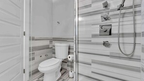 Dusche, Haartrockner, Shampoo