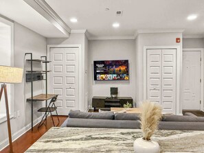 Téléviseur, bureau