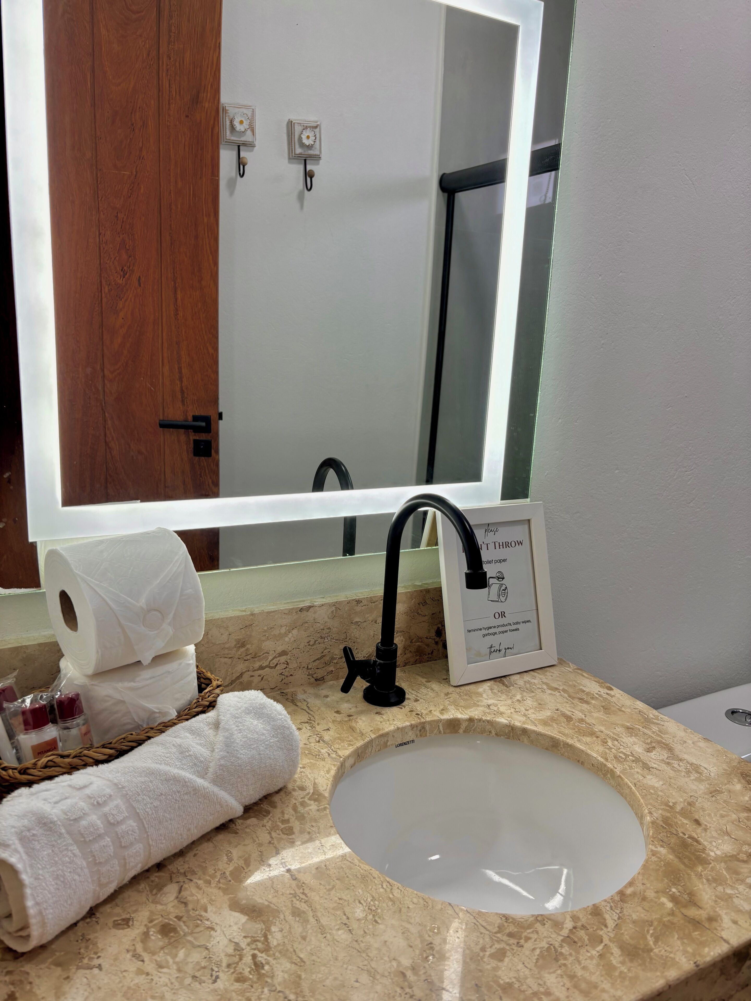 Deluxe Double Room | Bathroom | Shower, hair dryer, towels, soap